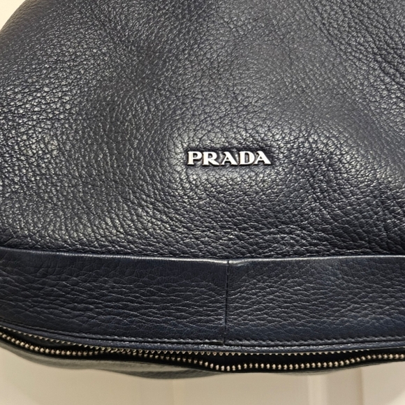 Authenticated Prada Expandable Zip Around Hobo Cervo Leather Navy Blue - Picture 9 of 16